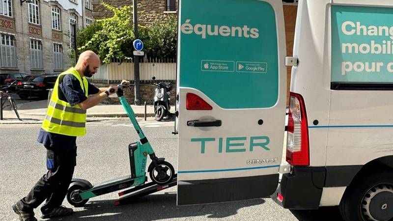 Paris sokaklarında scooterlar kaldırıldı